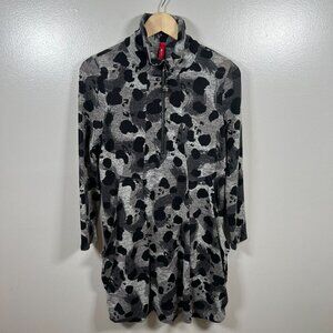 IC Connie K Tunic Top Size XS Gray Black Quarter Zip Artsy Art to Wear Abstract